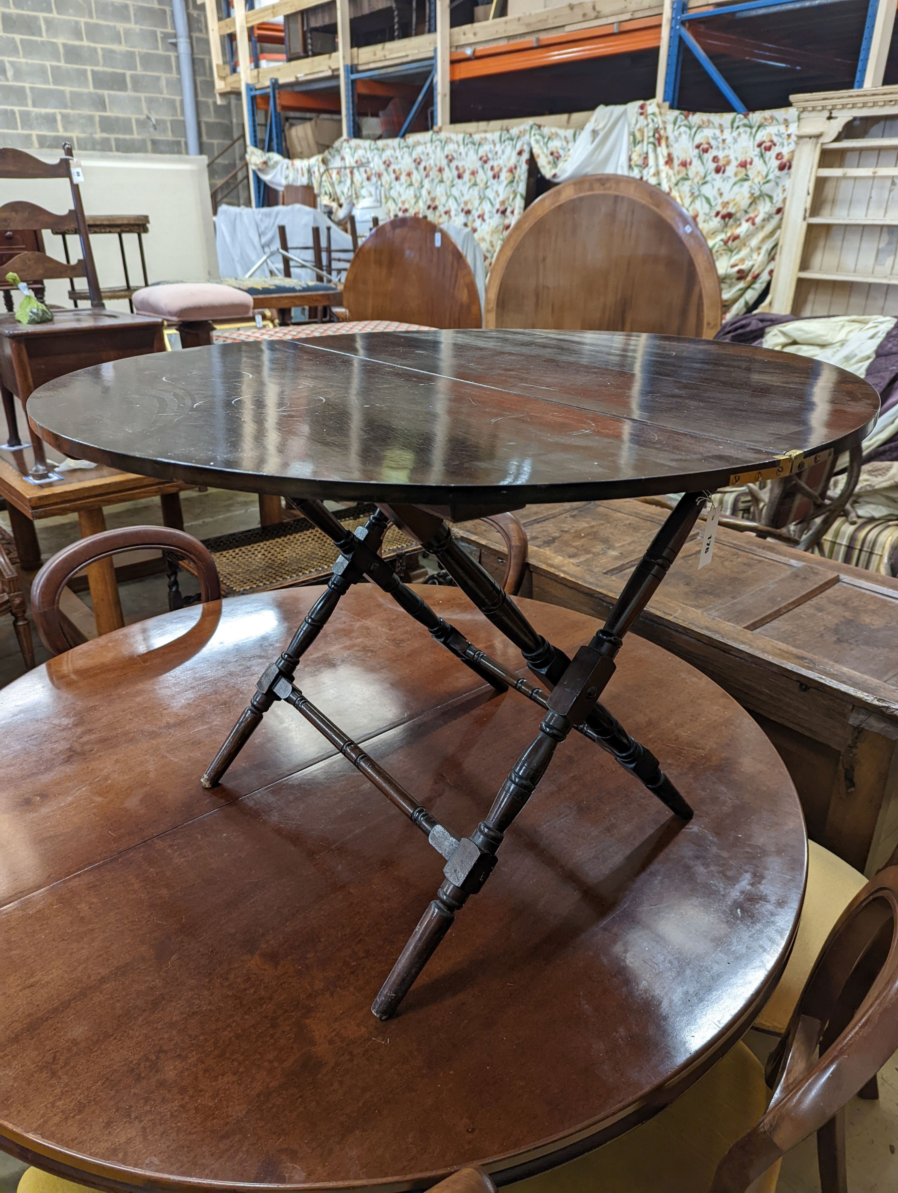 An early 20th century mahogany coaching table, diameter 92cm, height 62cm